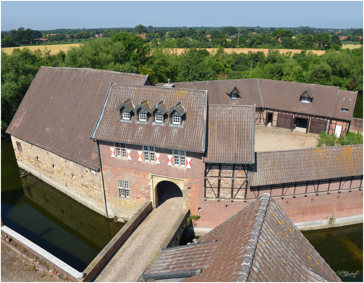 Burg Kakesbeck im Sommer 2022, Bild von Atelier-Burg-Kakesbeck.de